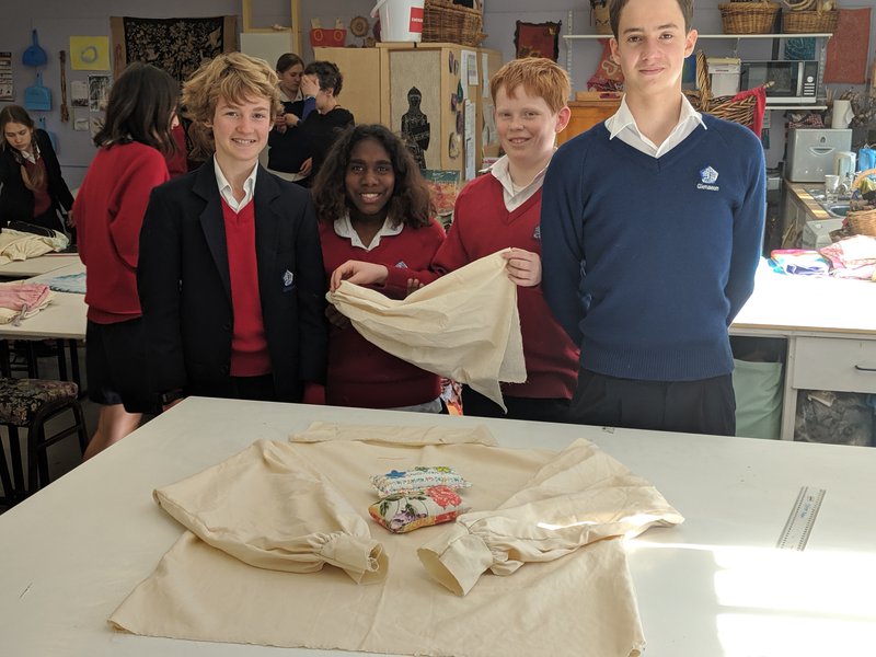 Year 8 : Students of Shakespearean theatre and costumes