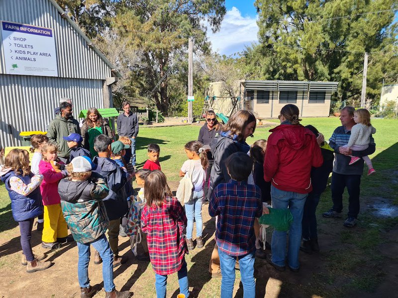 Class 2 Family Day At Canoelands Orchard