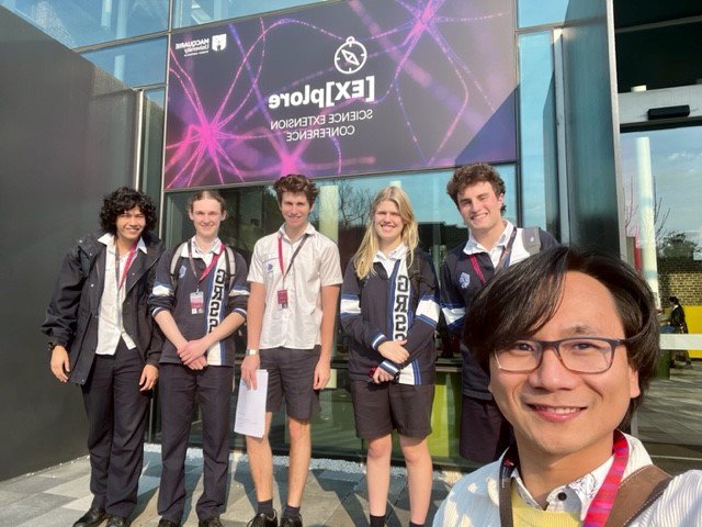 Yr 12 Students Represent Glenaeon at the [EX]plore Science Extension Conference