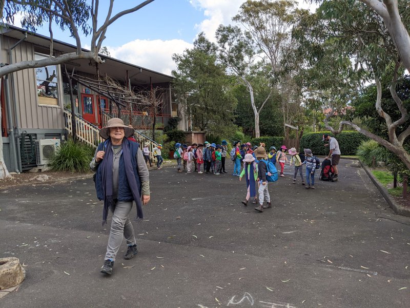 Big Kindergarten begin bushwalking