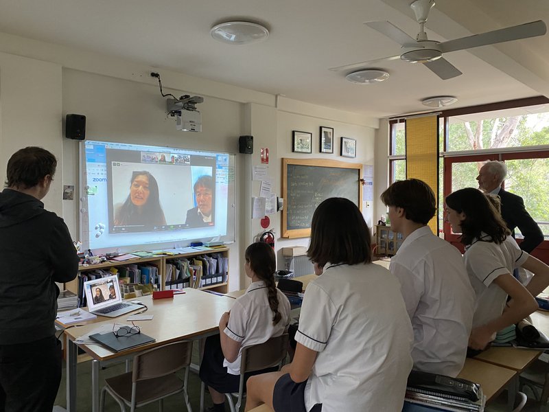 こんにちは日本 (Hello Japan)