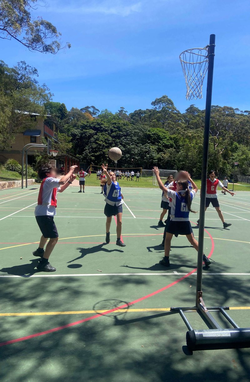 Lunchtime Legends Light Up the Netball Court