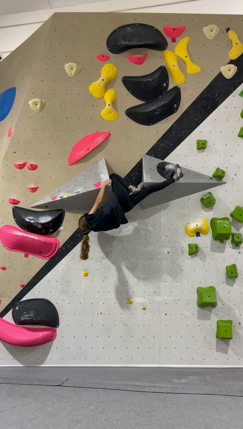 Year 7s Milly wins 2022 Youth Climbing Championship